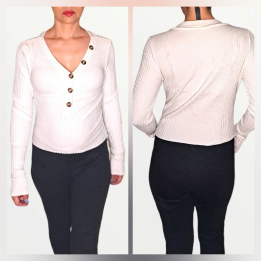 Hearts and Hips fiona blouse button up white, size small.